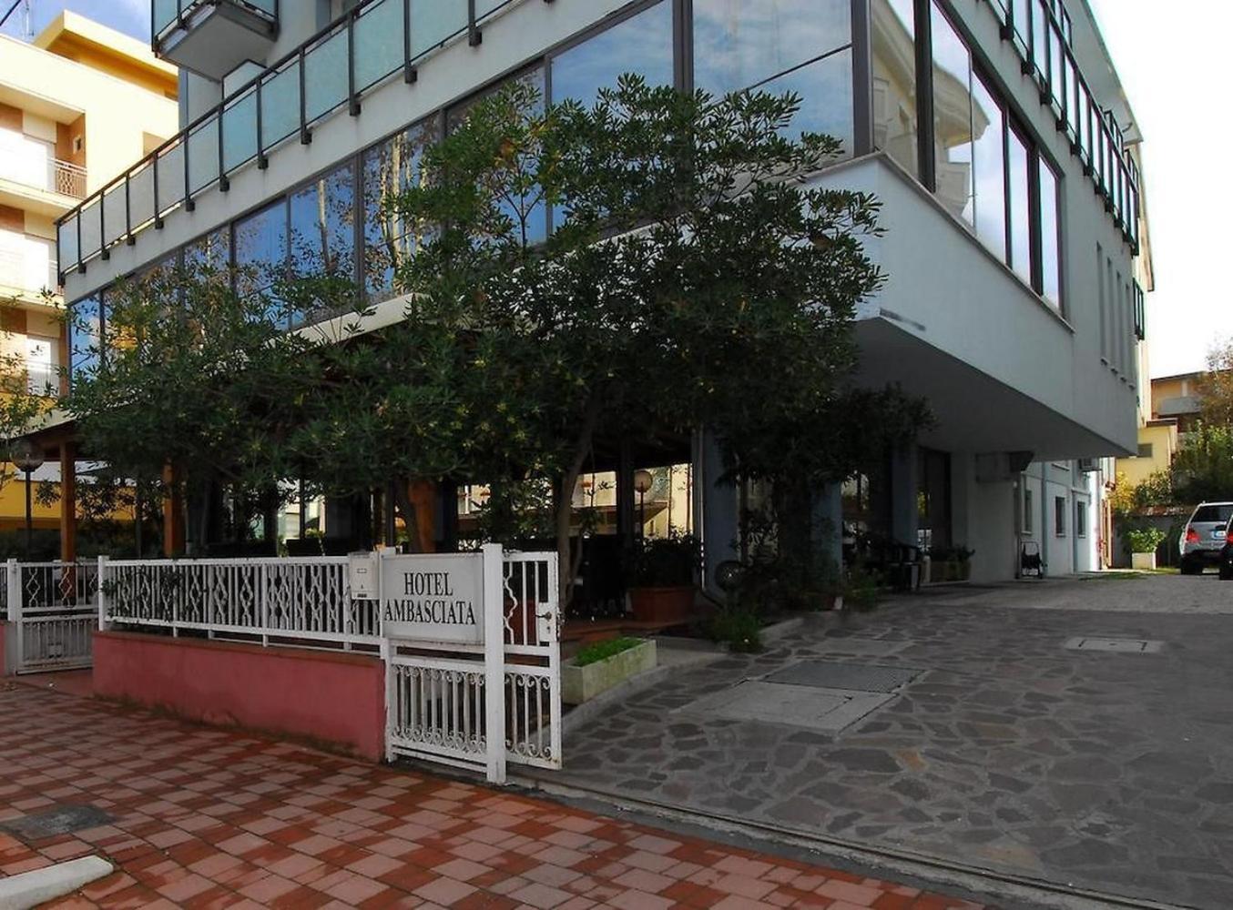 Hotel Ambasciata Cesenatico Exterior foto